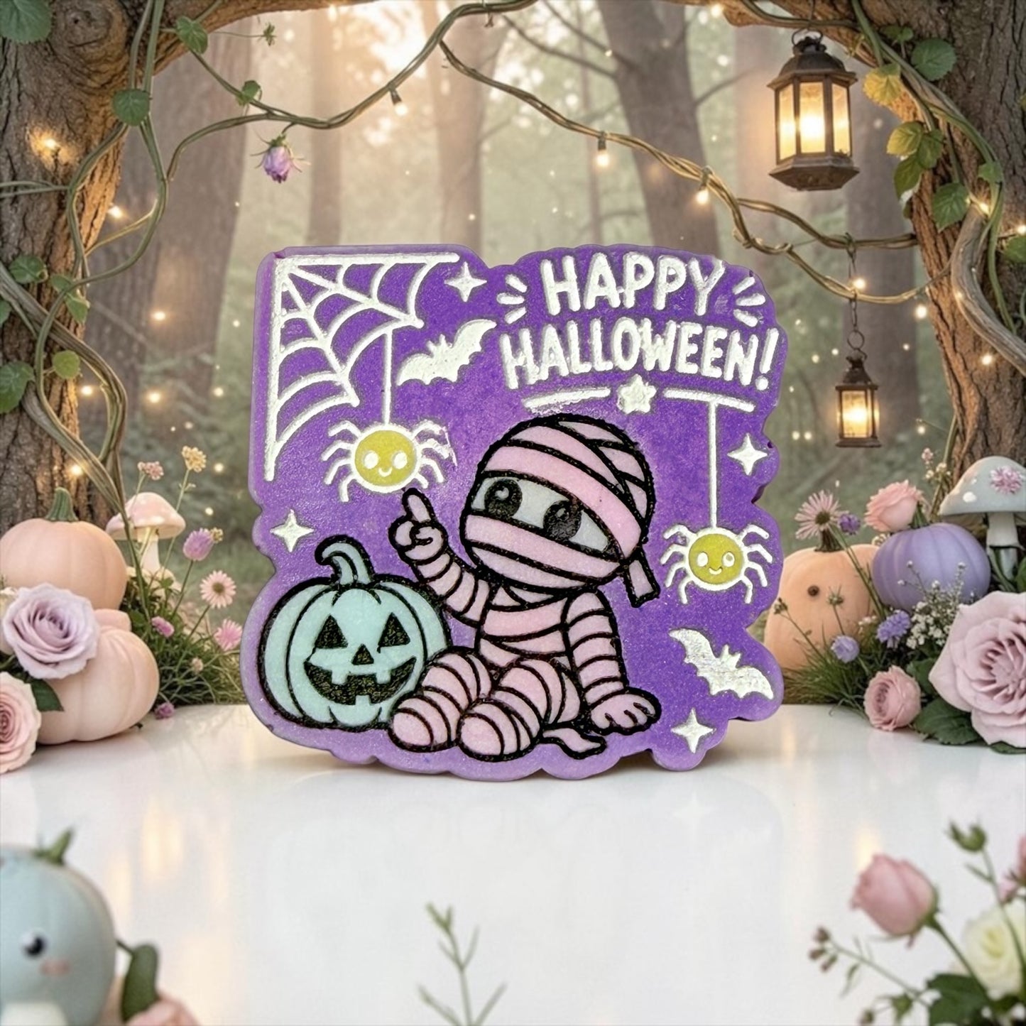 Halloween Mummy - Juicy Red Apple