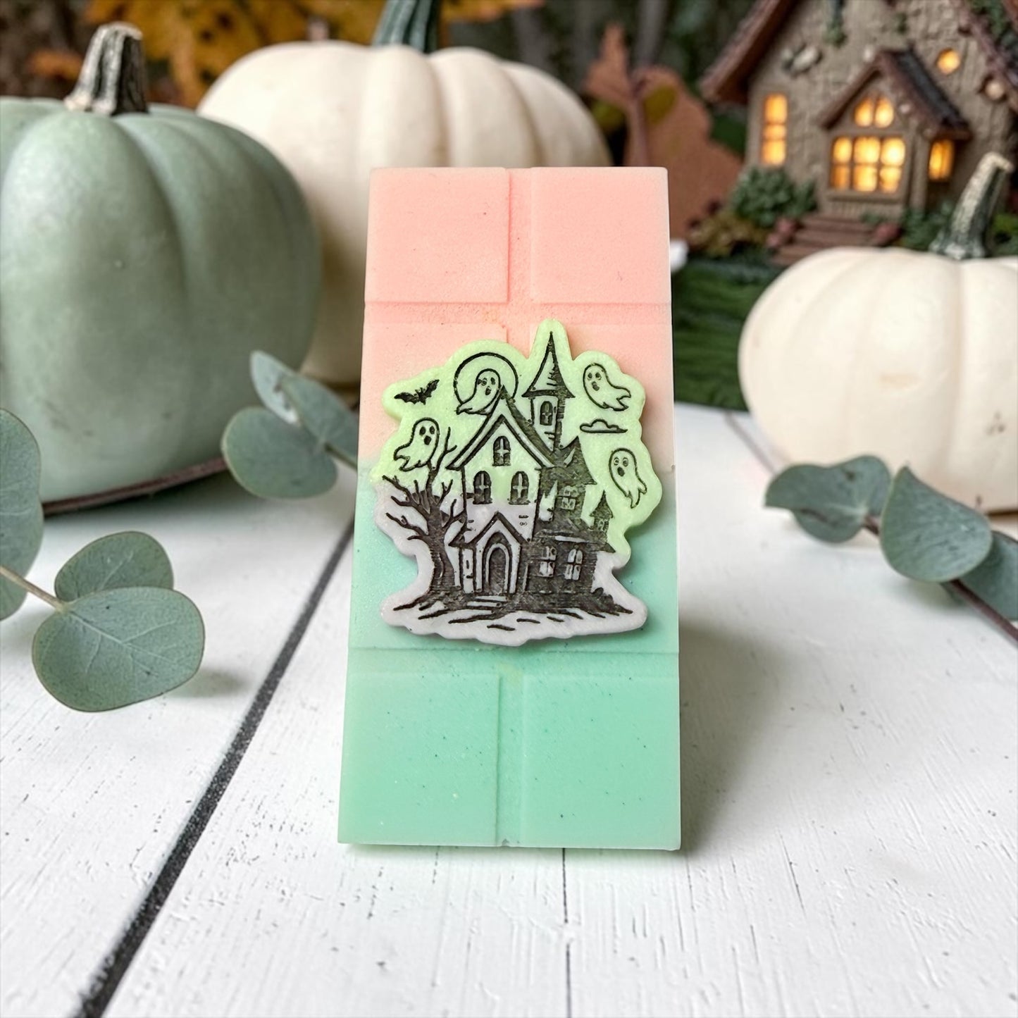 Raspberry & Tonka - Haunted House Mini Bar