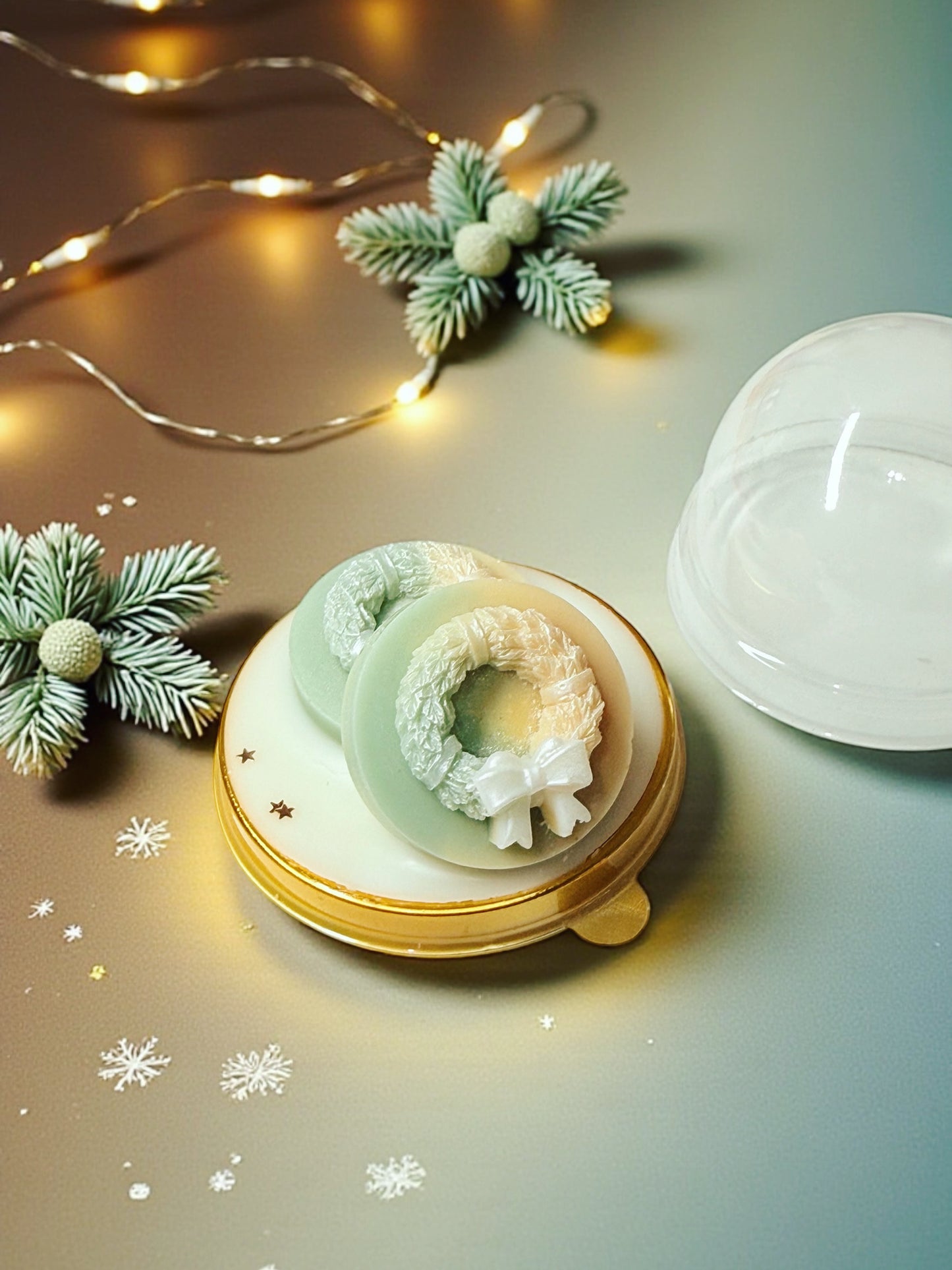 Warming Cashmere - Wreath Snowglobe